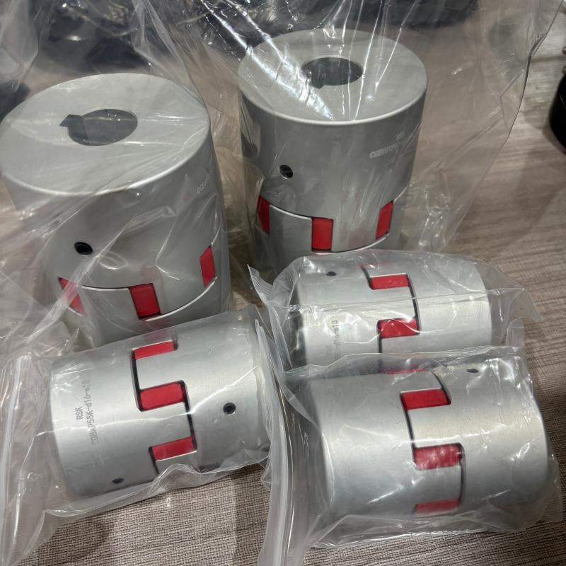 Aluminum Alloy Jaw Shaft Coupling PU Spider Insert Screw Set Type  with Keyway Customized for Robots